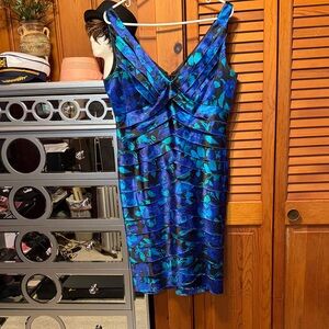 Jones Wear Blue and Teal Floral V‑Neck Midi Dress